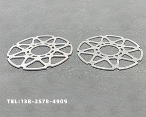 變形的鋁板如何快速調(diào)平呢？用什么機(jī)器呢？</a>