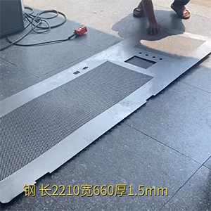 1.5mm厚機(jī)柜網(wǎng)板矯平機(jī)-高精密機(jī)箱機(jī)柜整平機(jī)-一次校平，沖孔網(wǎng)無(wú)反彈